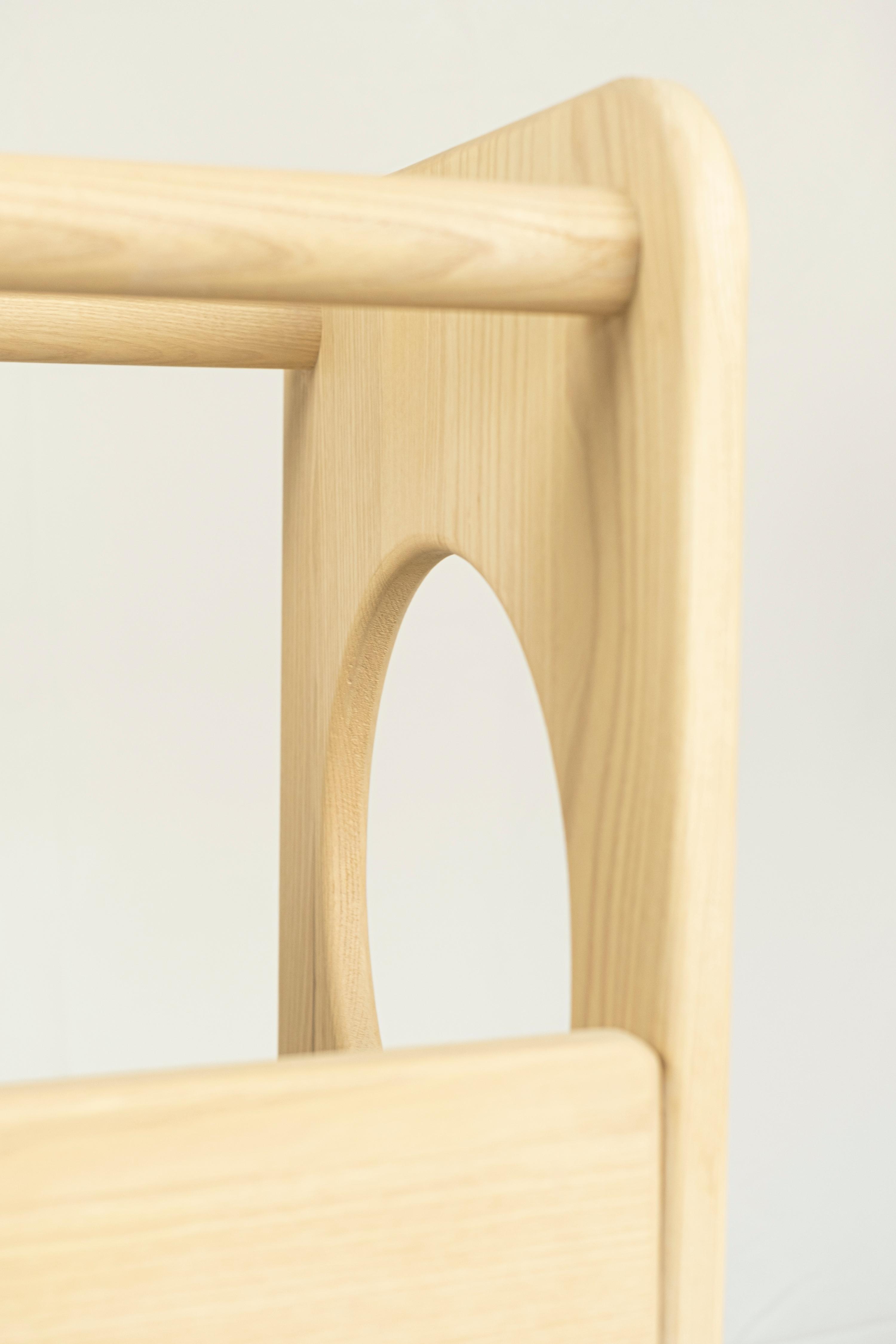 Torre de aprendizaje Montessori Bambai madera natural vista lateral