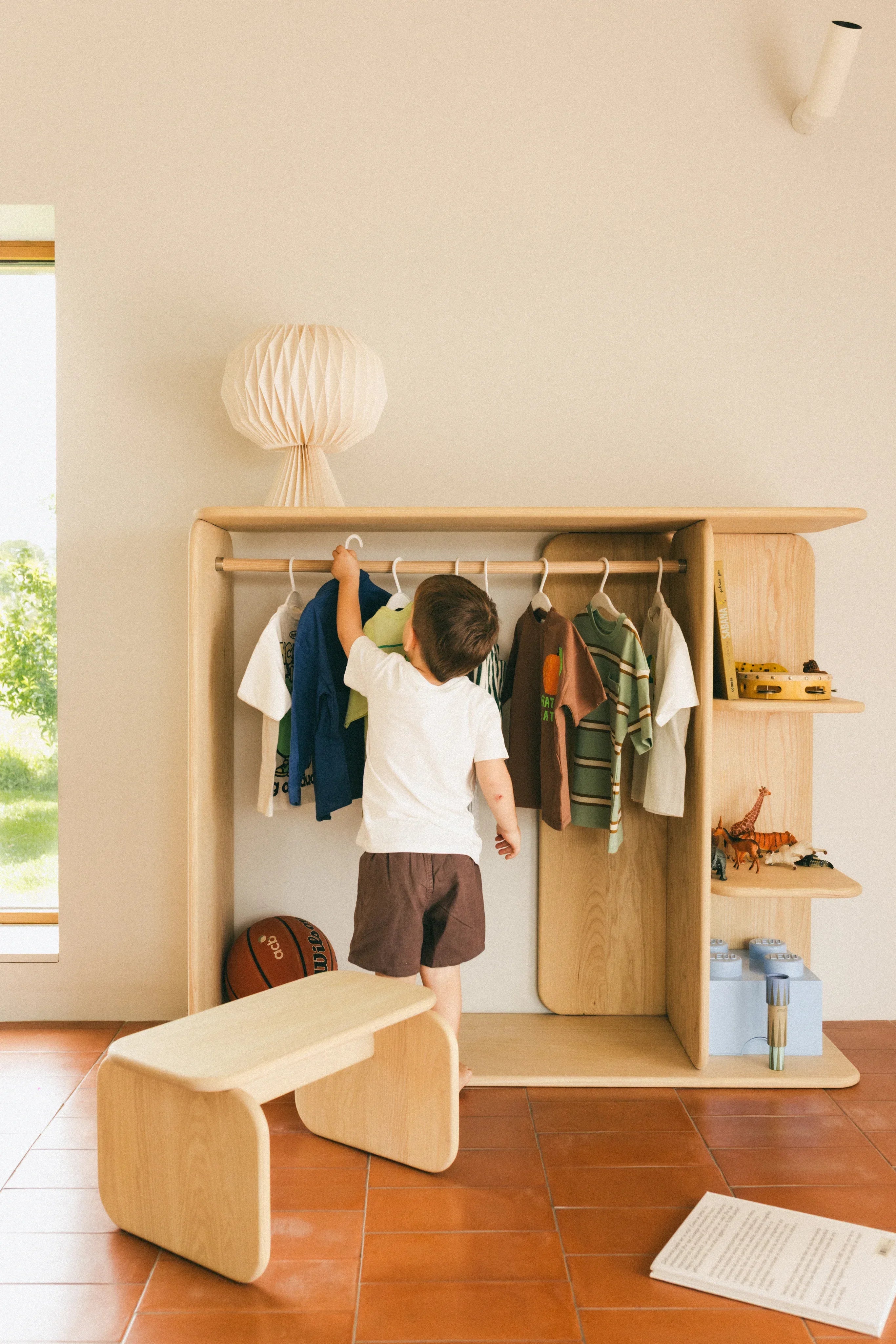 Vestidor infantil Naboa madera natural primer plano