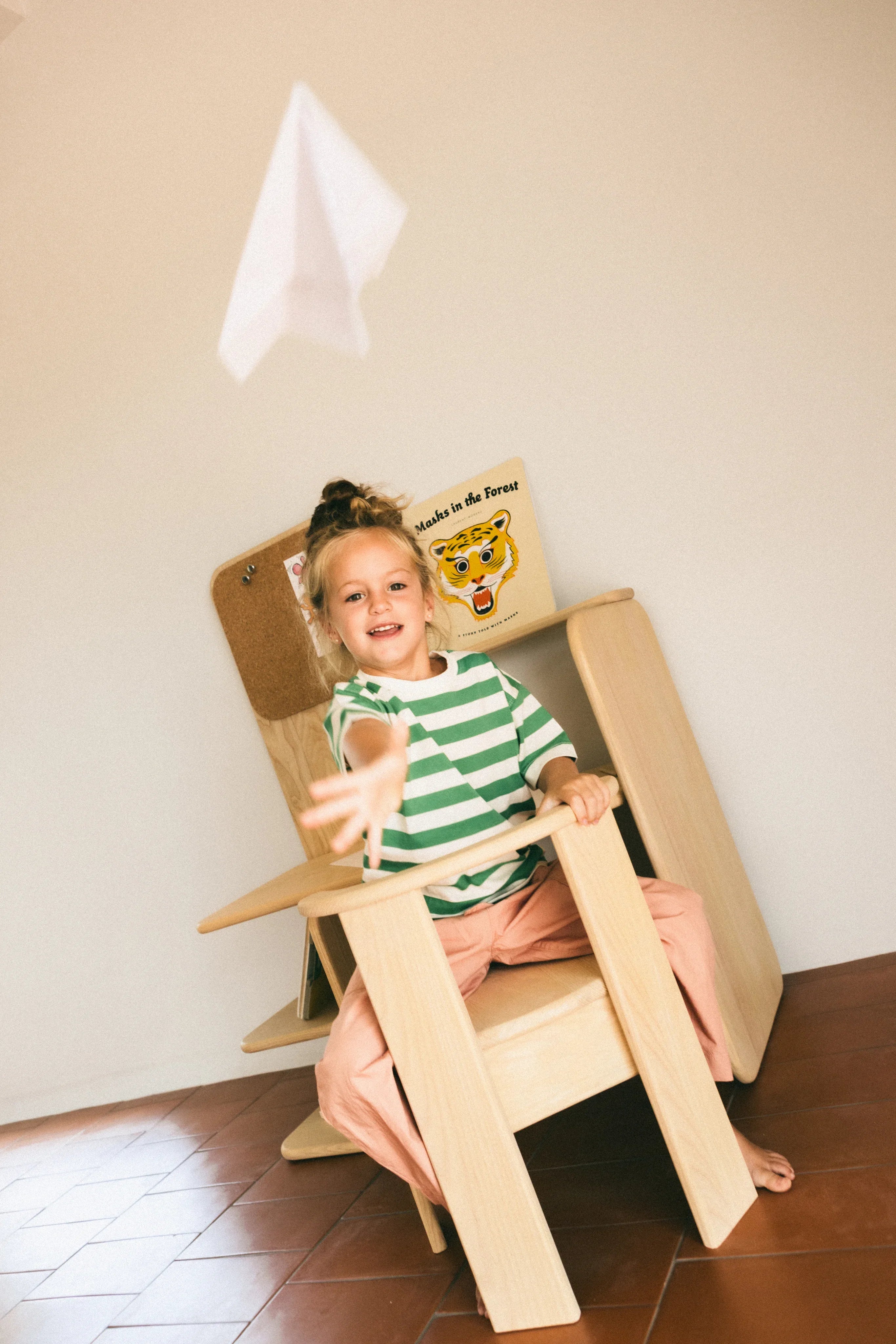 Silla infantil Alune madera natural detalle