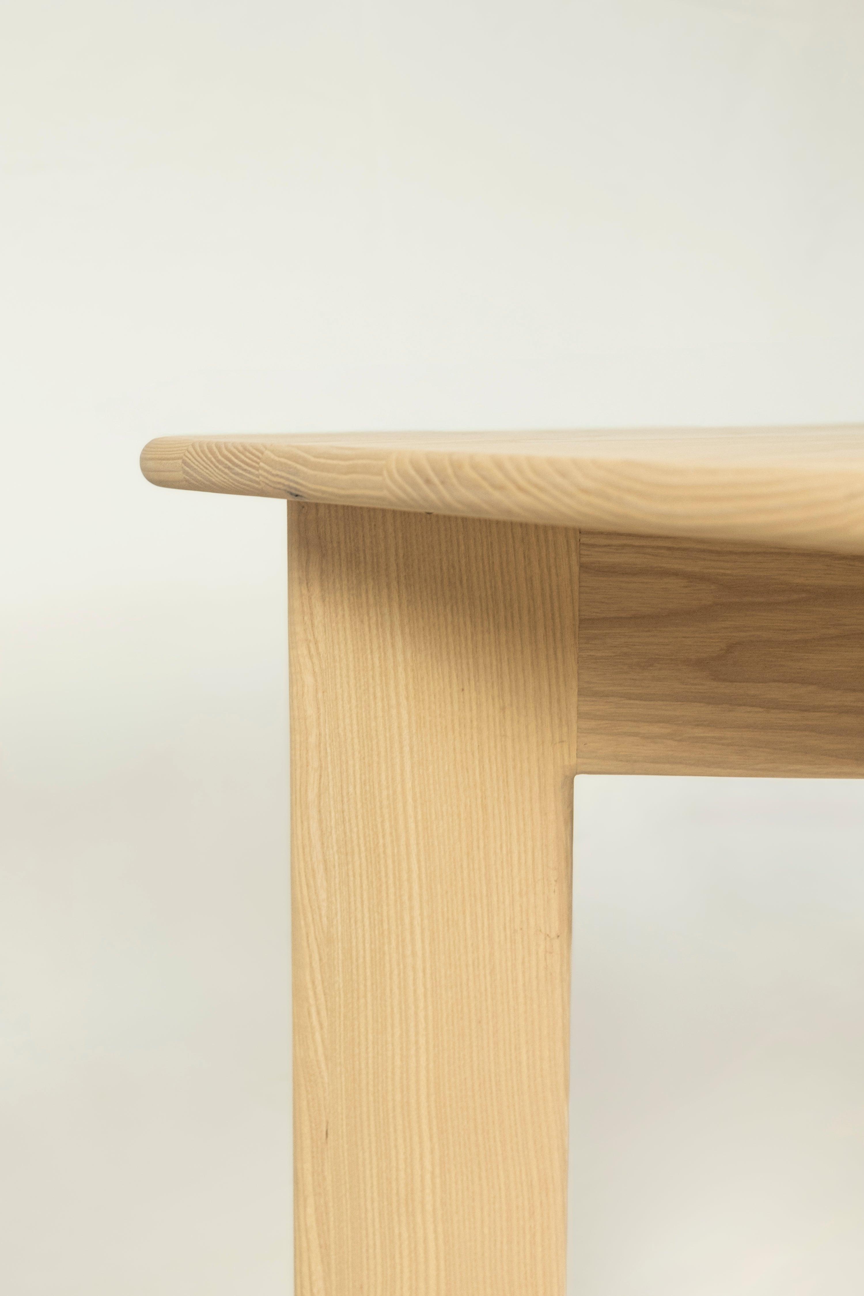 Mesa infantil Mimba madera natural vista lateral