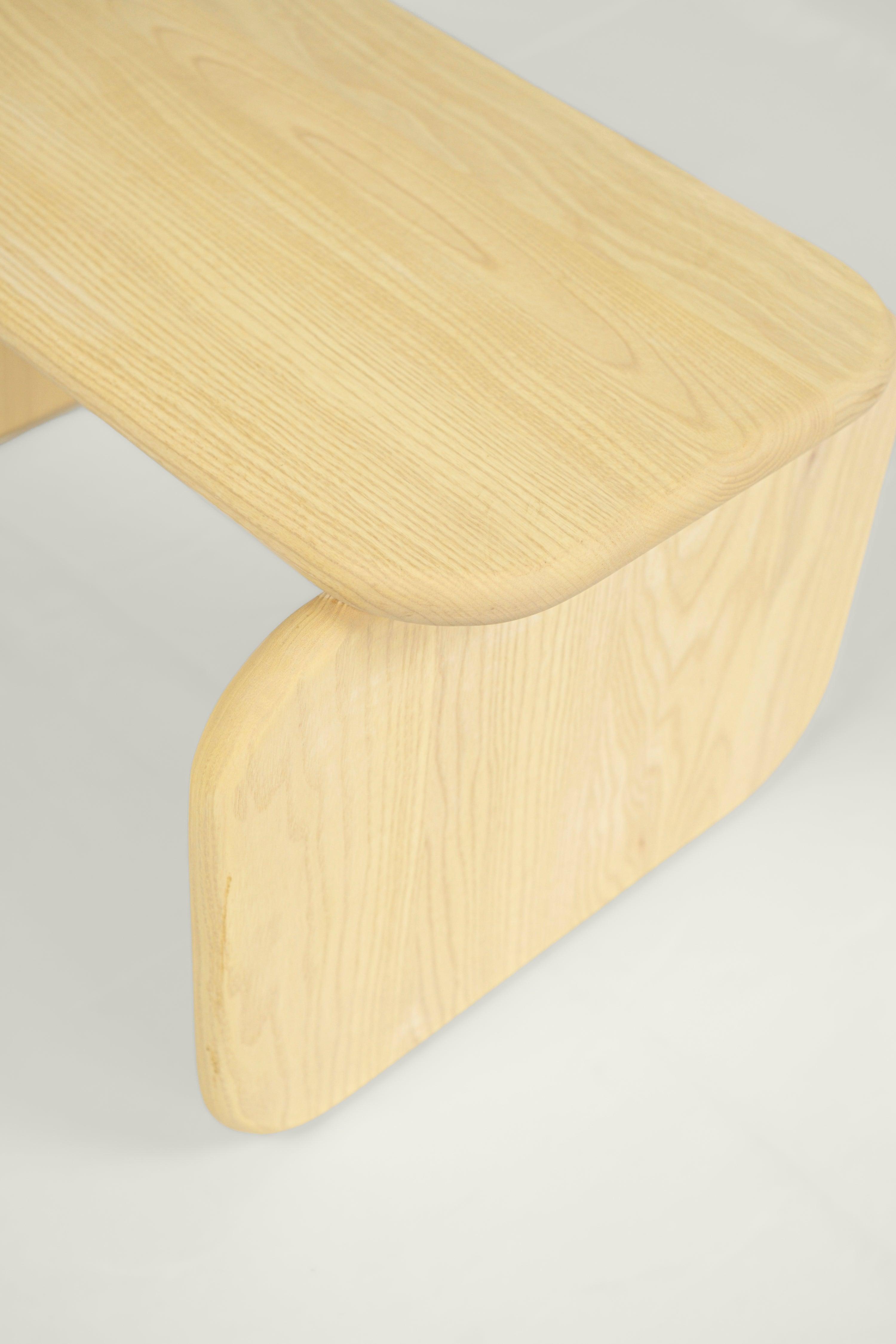 Taburete infantil Nubia madera natural detalle