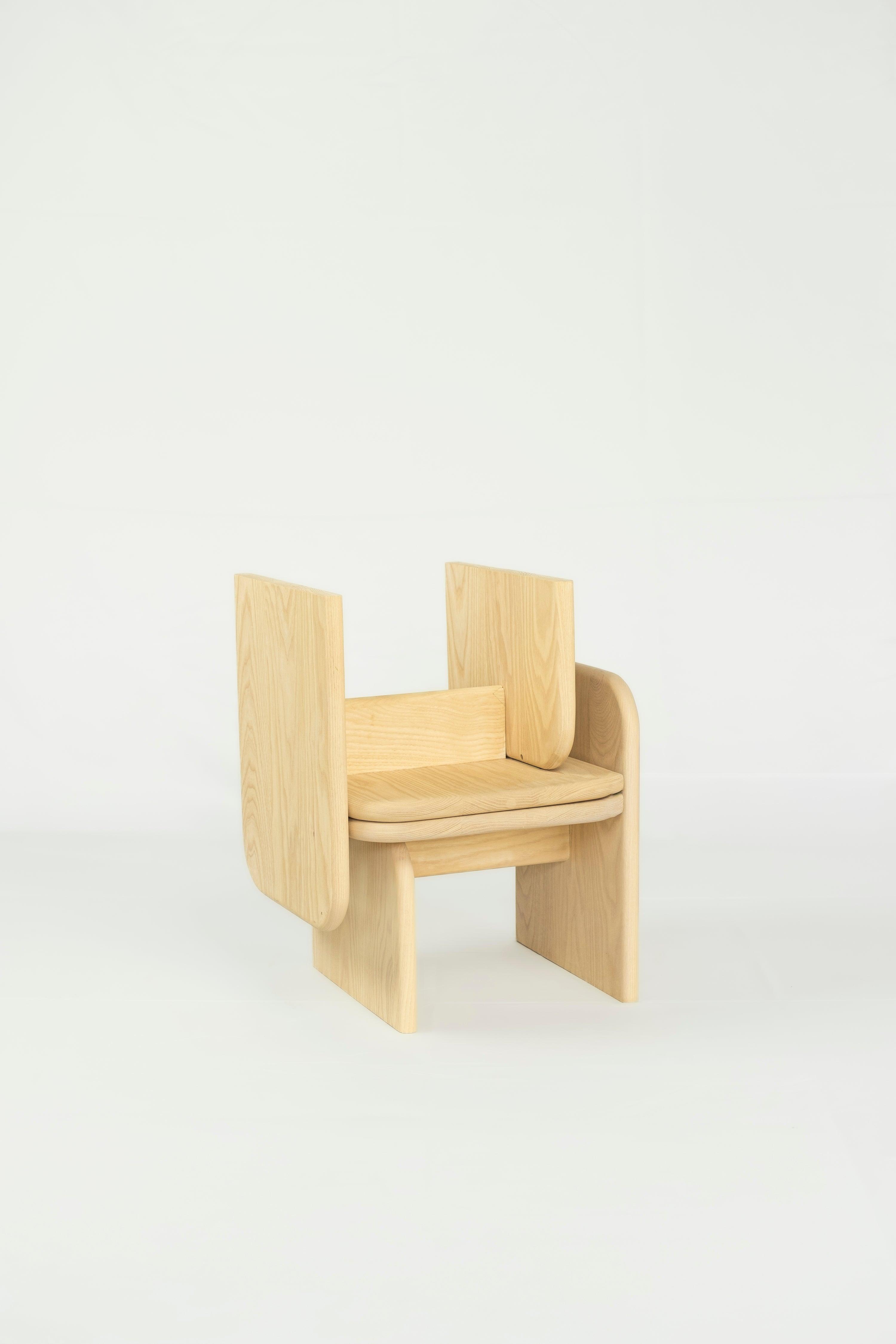 Silla infantil Tavili madera natural vista lateral