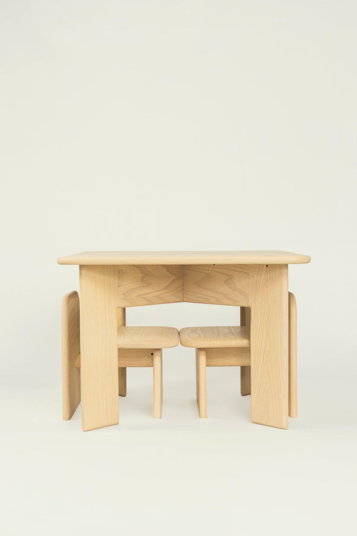 Mesa Mimba con dos sillas - Circulari